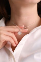 925 Ayar Gümüş Zirkon Taşlı Kar Tanesi Kadın Kolye