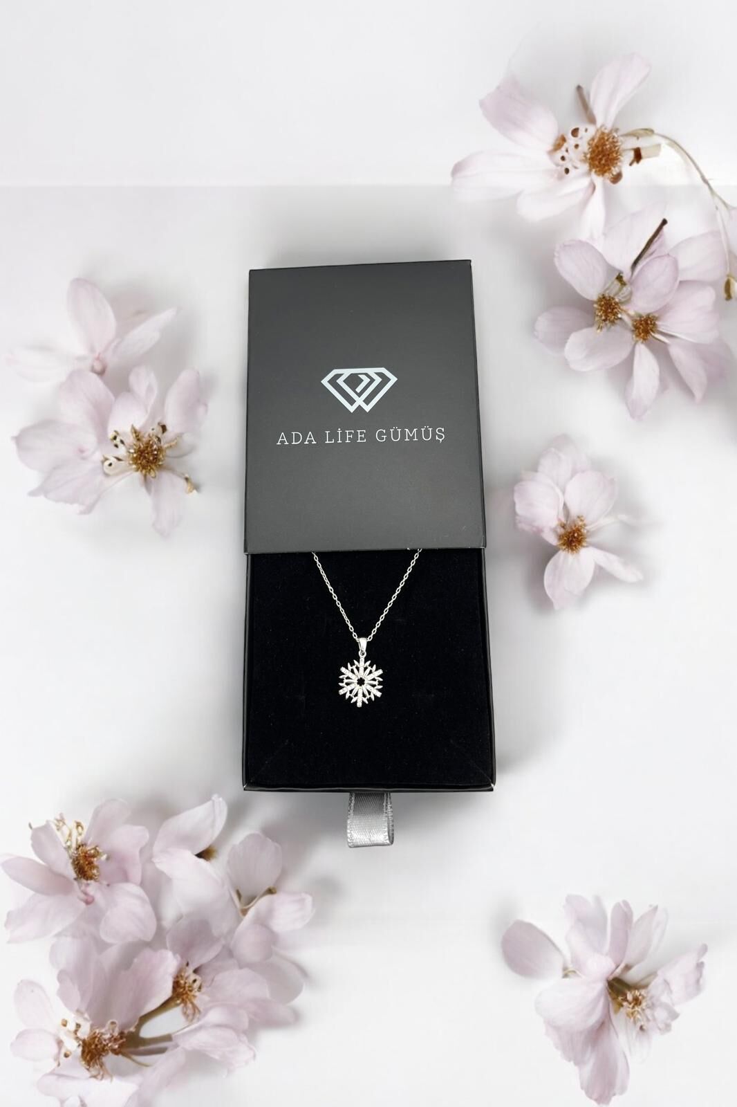 925 Ayar Gümüş Zirkon Taşlı Kar Tanesi Kadın Kolye