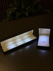 (PREMİUM IŞIKLI KUTU)925 Ayar Gümüş 18ayar Gold Kaplama Beyaz Taşlı 2 Li Yonca Set 3 sıra Bil-Kol