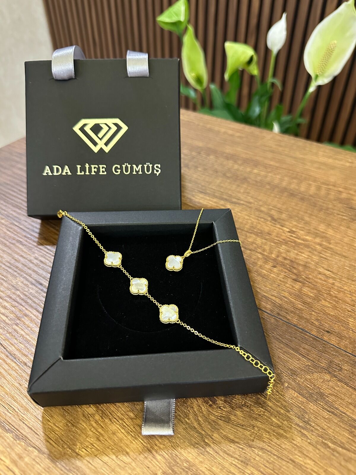 (ÇANTALI KUTU)925 Ayar Gümüş 18ayar Gold Kaplama Beyaz Taşlı 2 Li Yonca Set 3 sıra Bil-Kol