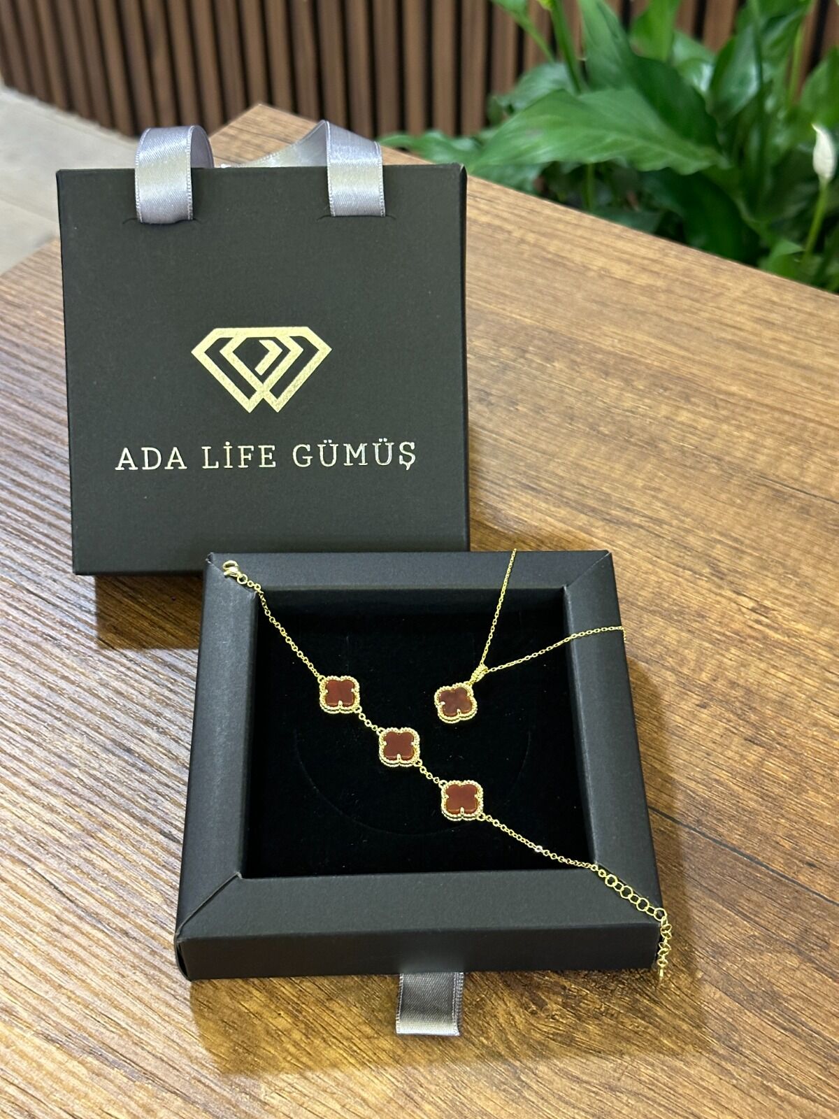 (ÇANTALI KUTU)925 Ayar Gümüş 18ayar Gold Kaplama BORDO Taşlı 2 Li Yonca Set 3 sıra Bil-Kol