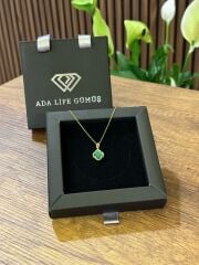 (ÇANTALI KUTU) 925 Ayar Gümüş 18 ayar Gold Kaplama Yeşil Taşlı Yonca Kolye