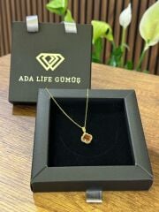 (ÇANTALI KUTU) 925 Ayar Gümüş 18 ayar Gold Kaplama Bordo Taşlı Yonca Kolye