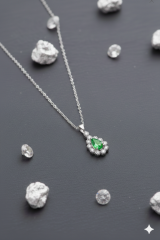 (IŞIKLI KUTULU) 925 Ayar Gümüş Damla Taşlı Model Zirkon Taşlı Kadın Kolye