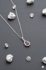 (IŞIKLI KUTULU) 925 Ayar Gümüş Damla Taşlı Model Zirkon Taşlı Kadın Kolye