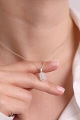 (IŞIKLI KUTULU) 925 Ayar Gümüş Rodyum Kaplama Baget Kolye