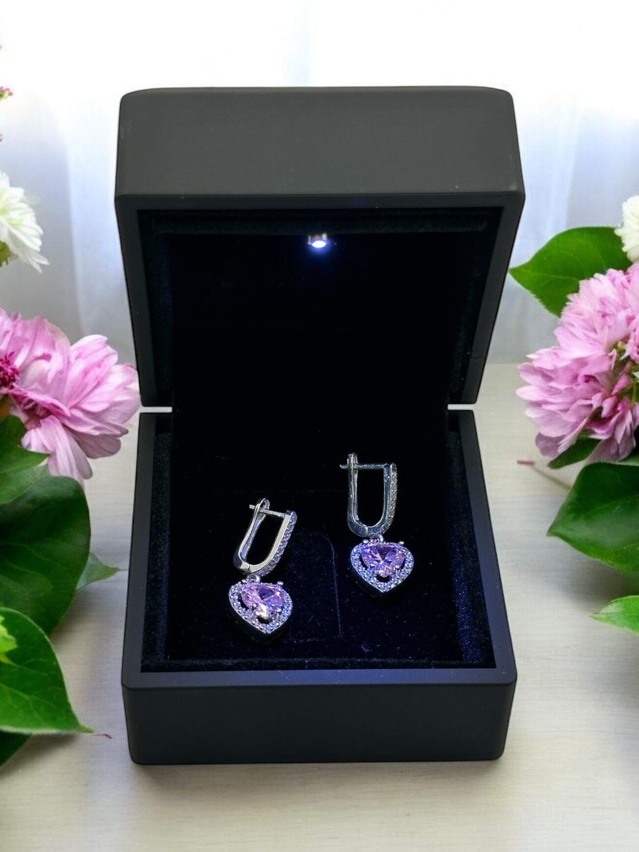 925 Ayar Gümüş PIRLANTA MODEL PEMBE TAŞLI KÜPE (IŞIKLI KUTULU)