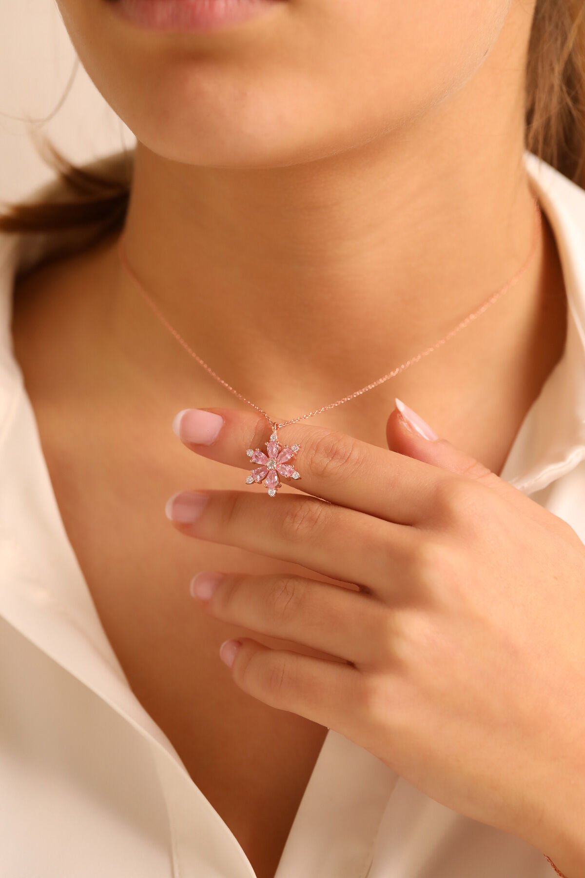 925 Ayar Gümüş Lotus Çiçeği Kadın Kolye (ÖZEL KUTULU)