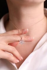 925 Ayar Gümüş Lotus Çiçeği Kadın Kolye (ÖZEL KUTULU)