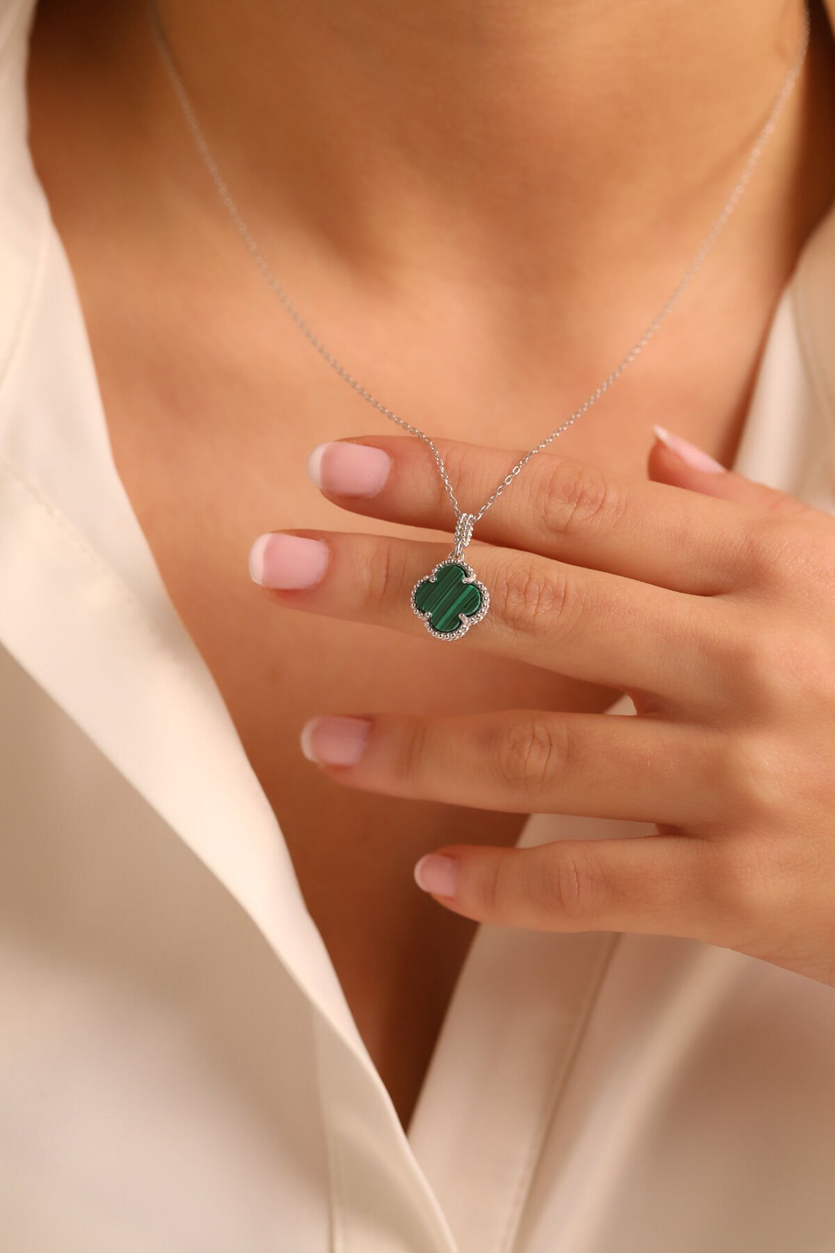 925 Ayar Gümüş YONCA Kolye (ÖZEL KUTULU)