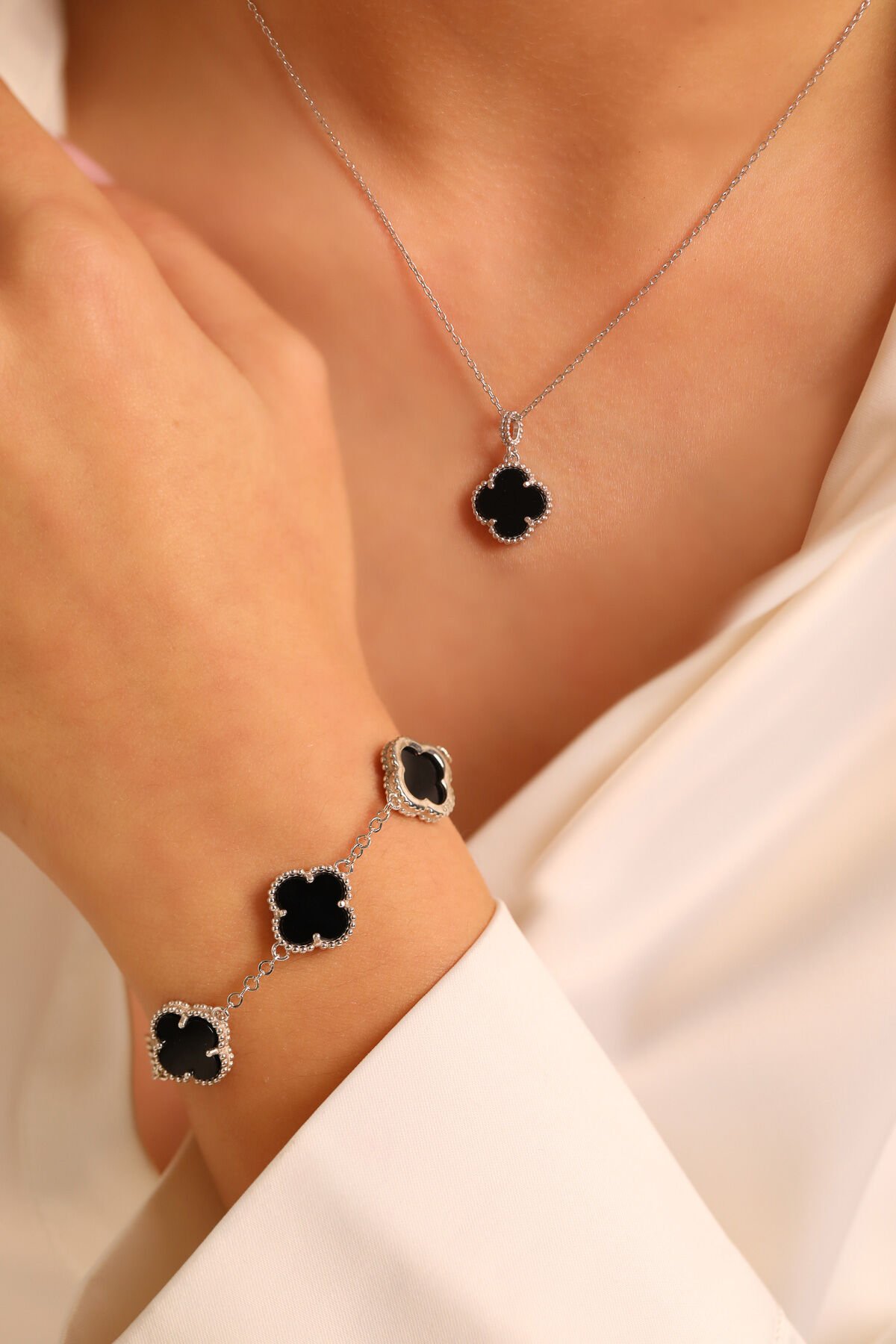 925 Ayar Gümüş YONCA 2li Set Kolye 3sıra Bileklik (ÖZEL KUTULU)