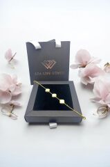 925 Ayar Gümüş Beyaz Taşlı Üç Sıra Yonca Kadın Bileklik GOLD (ÇANTALI KUTULU)