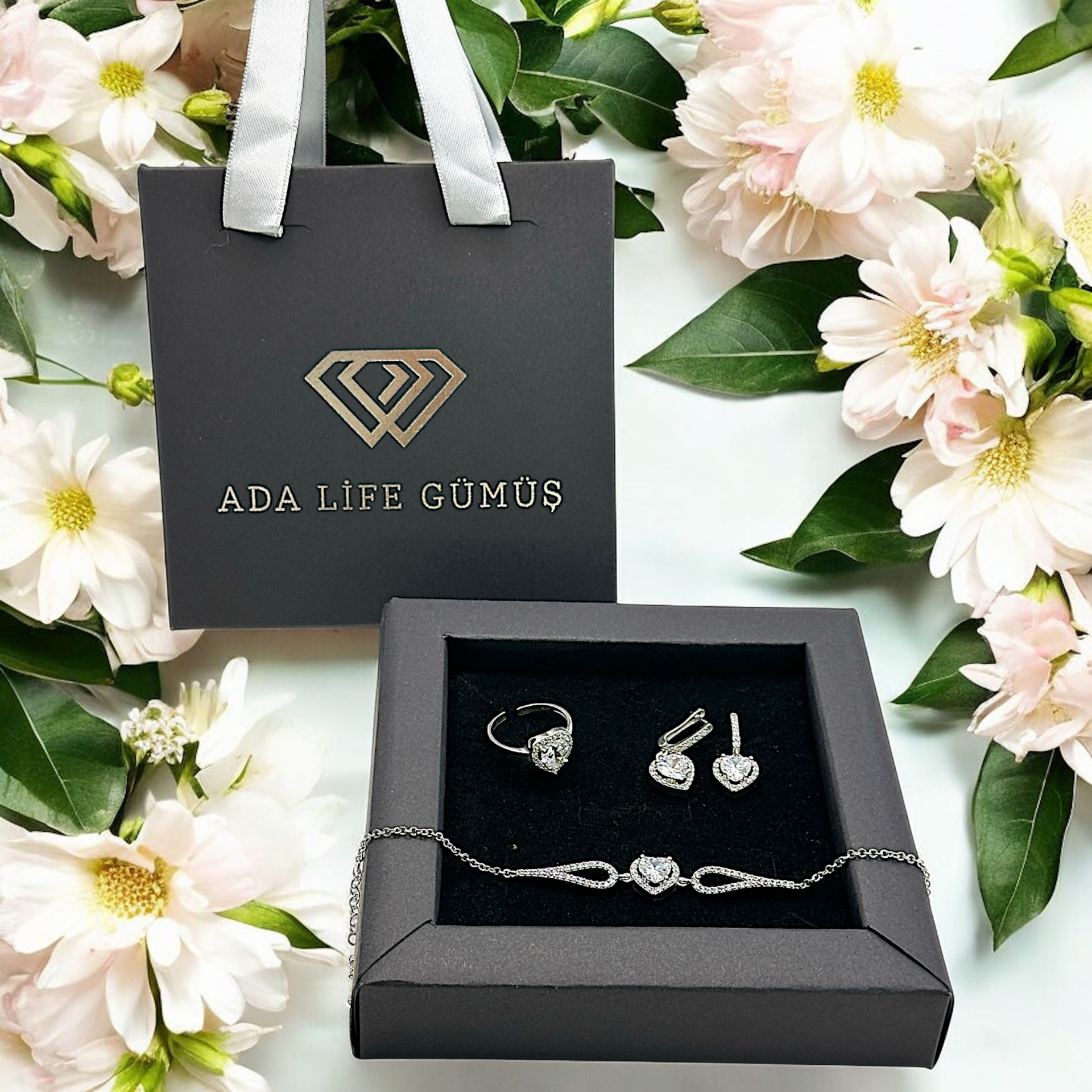 925 Ayar Gümüş Pırlanta Kalp Model Beyaz Taşlı 3lü Set Bileklik Küpe Yüzük (ÇANTALI KUTULU)