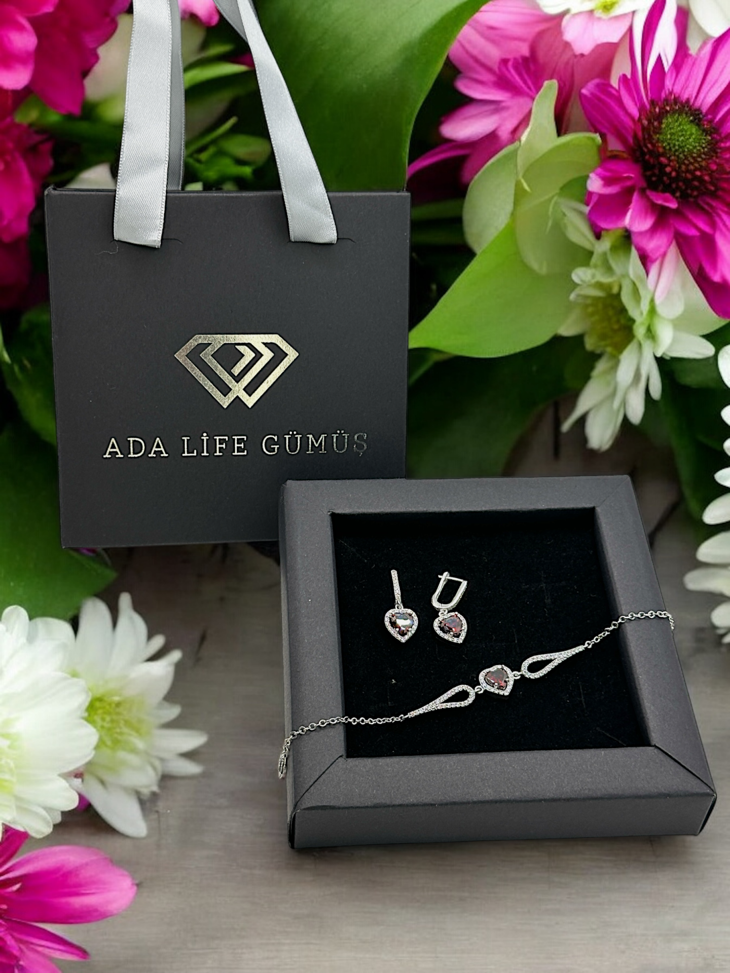 925 Ayar Gümüş Pırlanta Kalp Model Kırmızı Taşlı 2li Set Bileklik Küpe(ÇANTALI KUTULU)